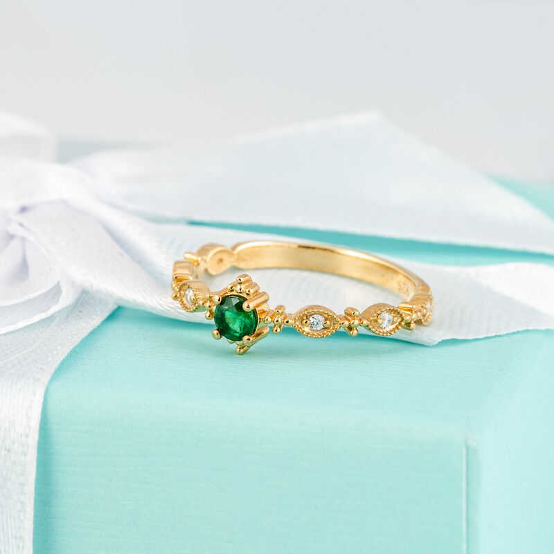 Radiant-Cut Created Emerald Lab Grown Diamond Band in 10k Yellow Gold image number null